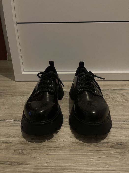 Buty lakierowane