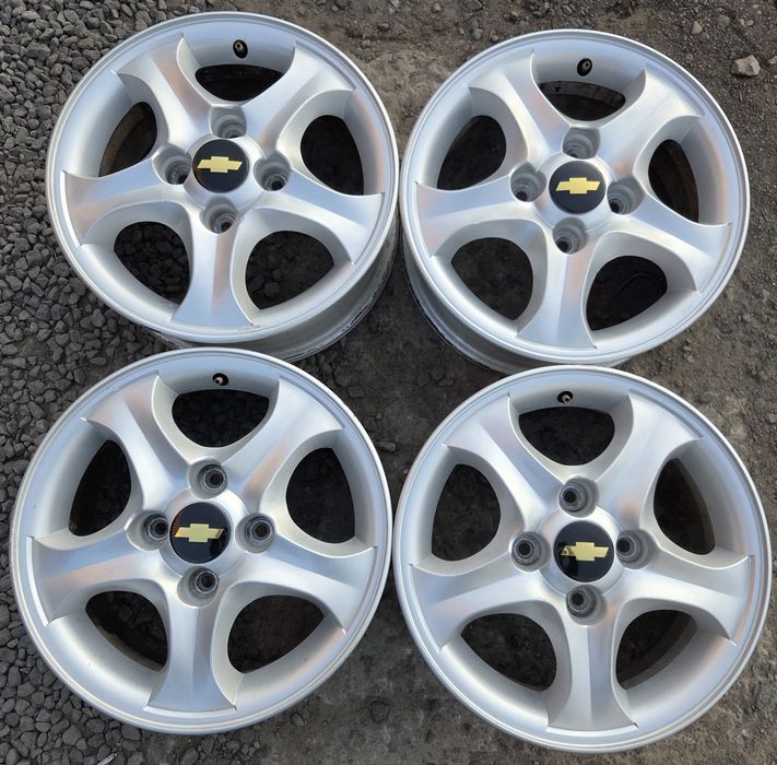 4 114,3 R15 Chevrolet Lacetti Daewoo Nubira  Hyundai Nissan