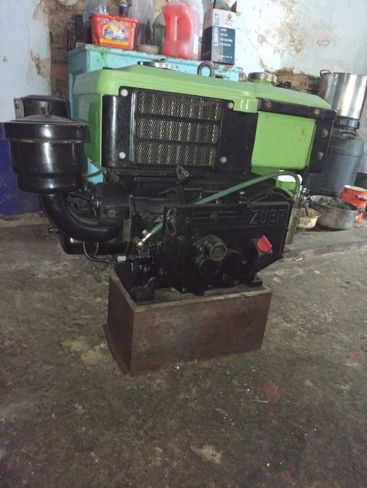 Двигун до тяжкого мотоблок зубр на 8 кінських сил.