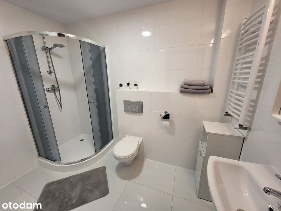 Przestronny apartament z balkonem i windą nad jeziorem Pluszne