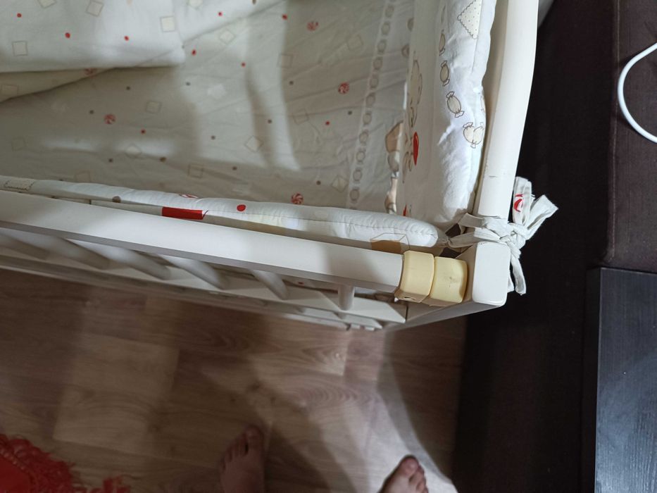 Дитяче ліжечко (кроватка) з маятниковим механізмом та шухлядою