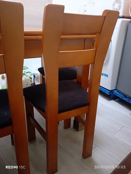 Mesa e cadeiras sala jantar