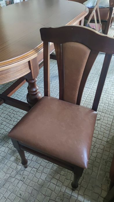 Conjunto Mesa e 8 cadeiras