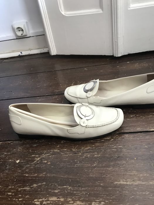 Sapatos rasos brancos Prada