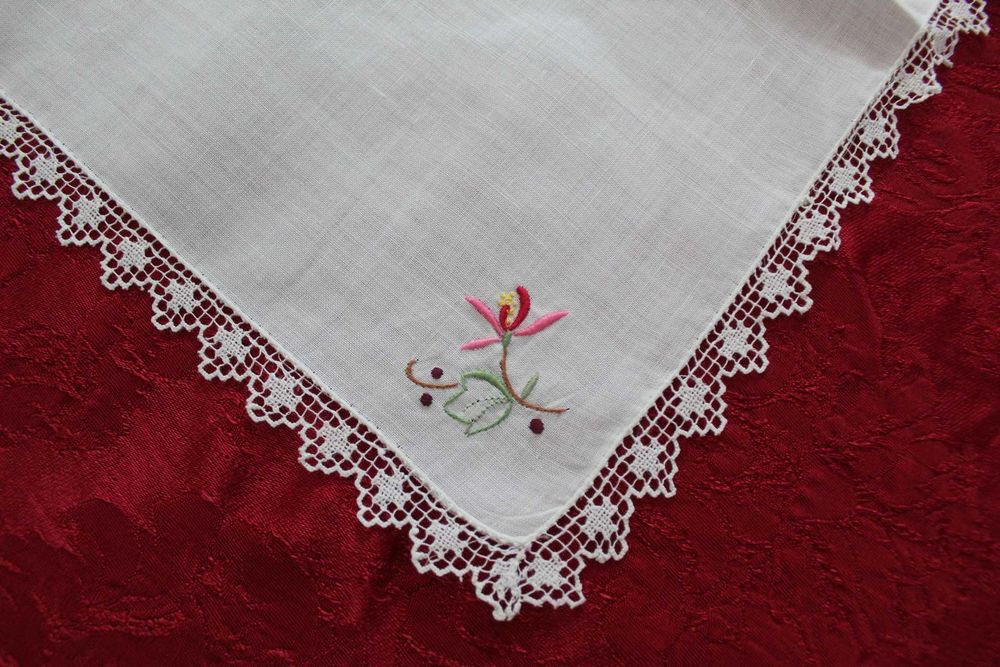 Toalhas de mesa em linho e croché