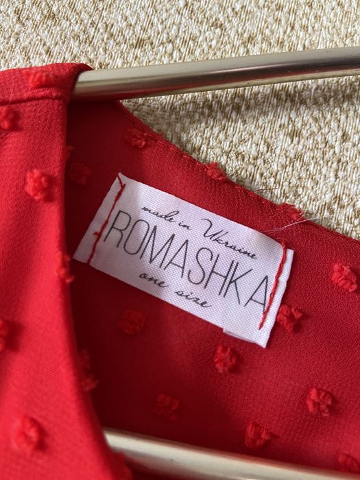 Нарядна червона сукня