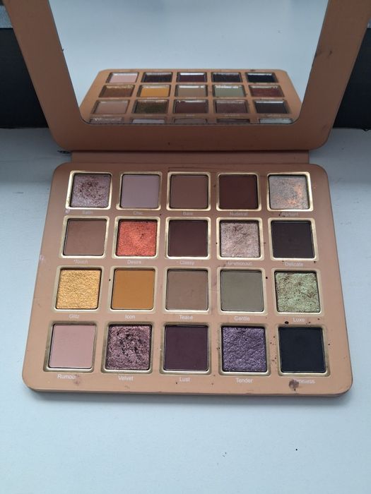 Cosmic Brushes paleta cieni Nudetrals