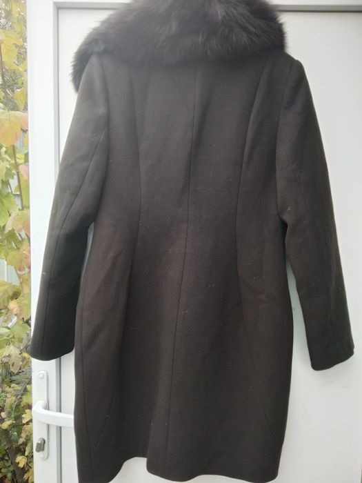 Зимнее пальто с песцовым воротником коричневое новое