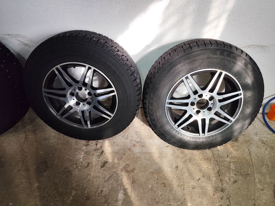 Диски і шиповані шини nokian hakkapeliitta  7 suv 215/70 R16