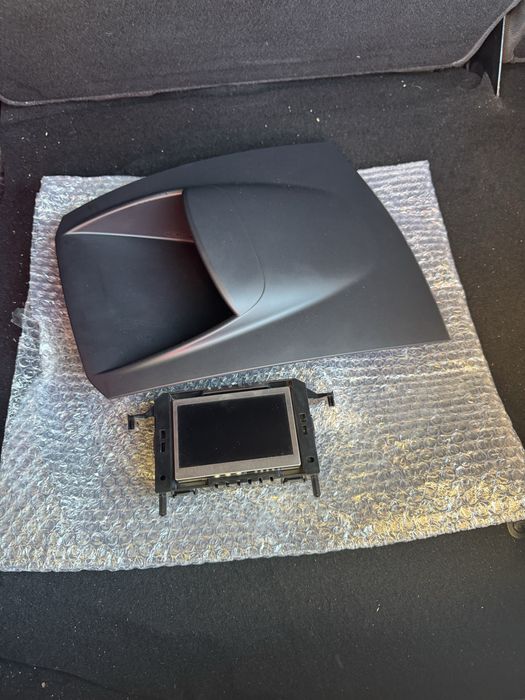 Ecrã e moldura de plástico originais para Ford Fiesta MK7/Mk7.5