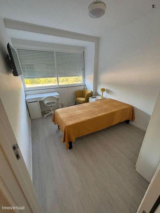 Quarto - localizado em Lumiar Lisbon