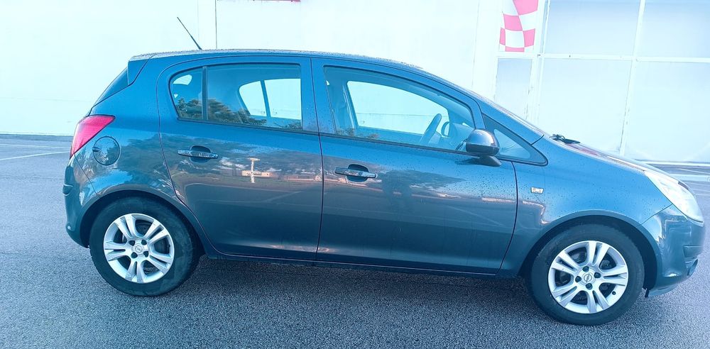 Opel Corsa 2010 com 94mil km