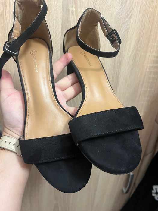 Buty damskie na koturnie