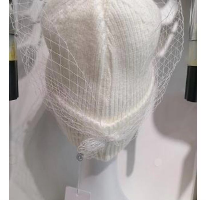 Шикарная шапочка шанель