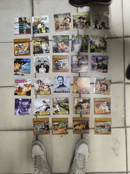 DVDs e cassetes bjs