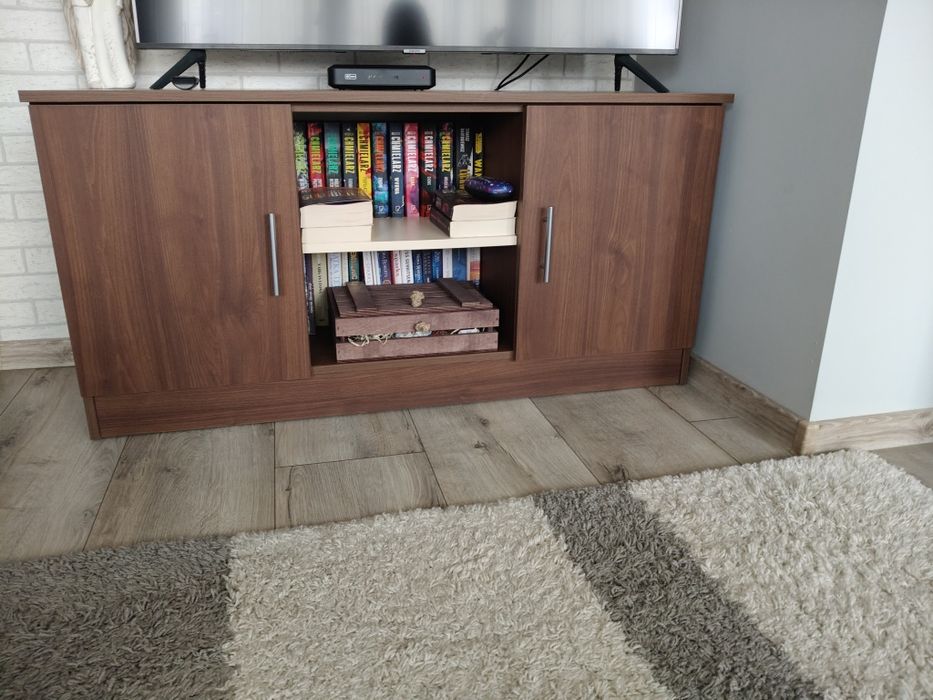 Komoda pod tv robiona na zamówienie od stolarza