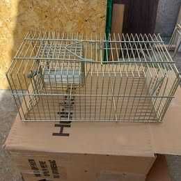 Armadilha para captura ratos, ratazanas e outros roedores.