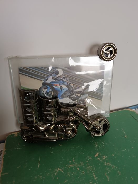 Продам цікаву фоторамку та статуетку