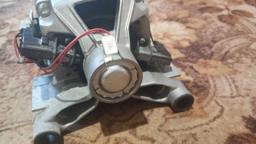 Двигун для пральної машини ARISTON та INDESIT