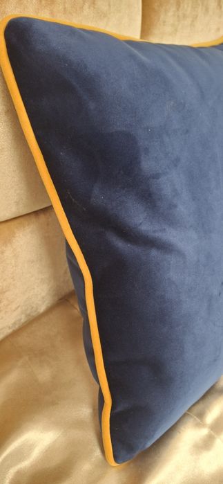 Almofadas em cetim 45x45 e 35x50 com debroo rectangular 18€ quadra 15€