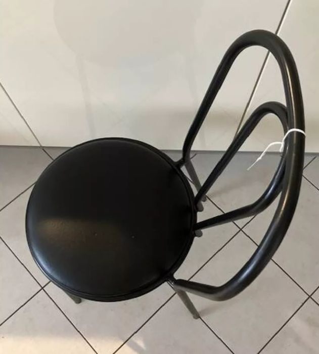 Vendo cadeiras pretas de ferro