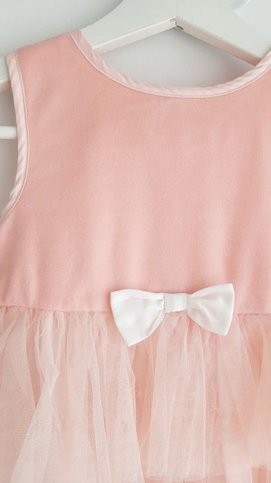 Sukienka z falbankam