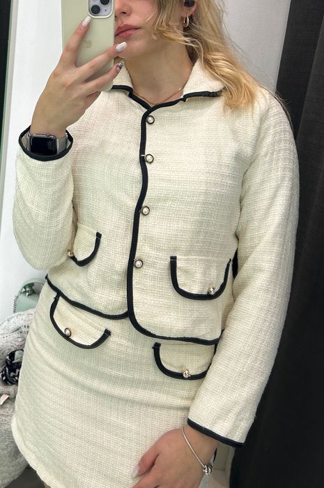 Твідовий костюм в стилі Chanel