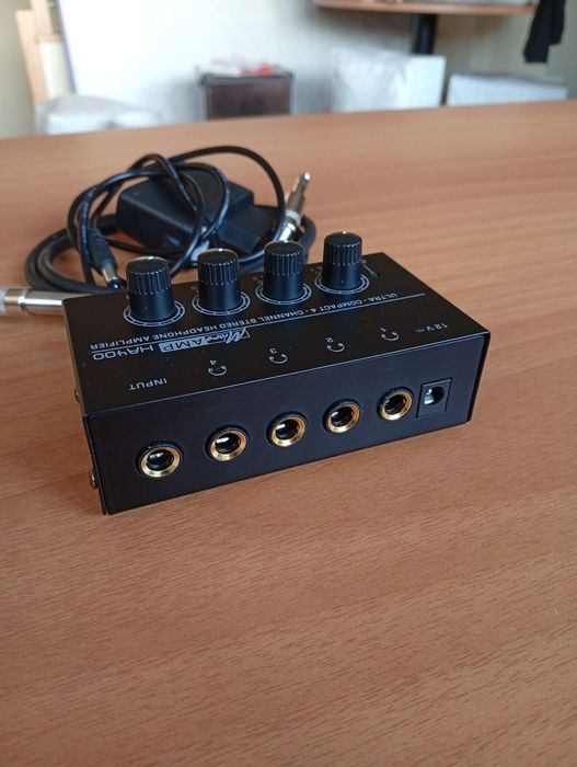 Amplificador fones 4 saídas Novo