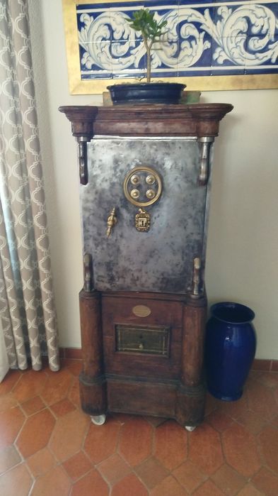 Cofre antigo personalizado.