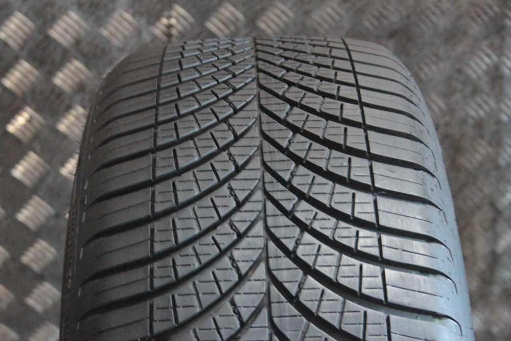 225/40/19 Goodyear Vector 4Seasons 225/40 R19 93W XL 2024r