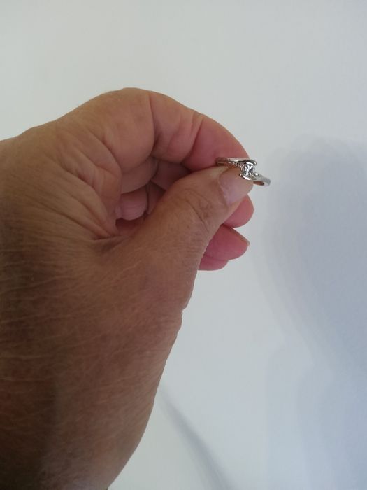 Anel nr 17 de noivado pratiado com lindas zirconias