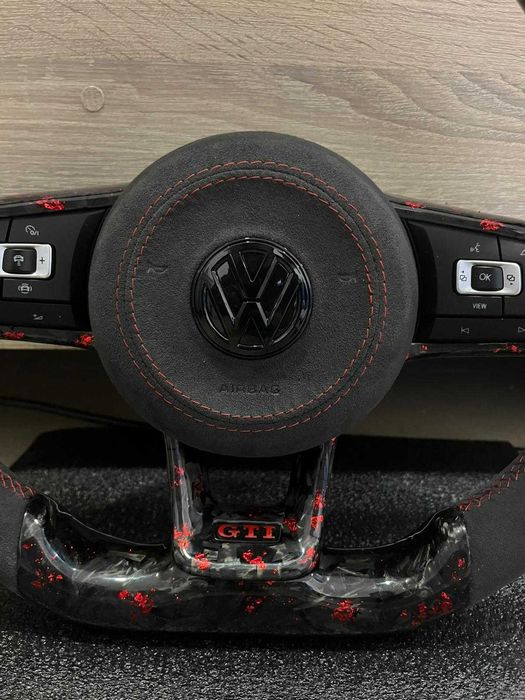 Volante VW Carbono com LED Display | Golf GTI / R (MK5 MK6 MK7 MK8)