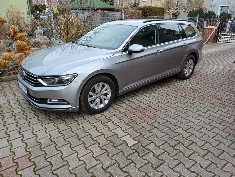 vw passat B8 2,0 tdi kombi automat wersja komfort 230 tyś stan bardzo dobry