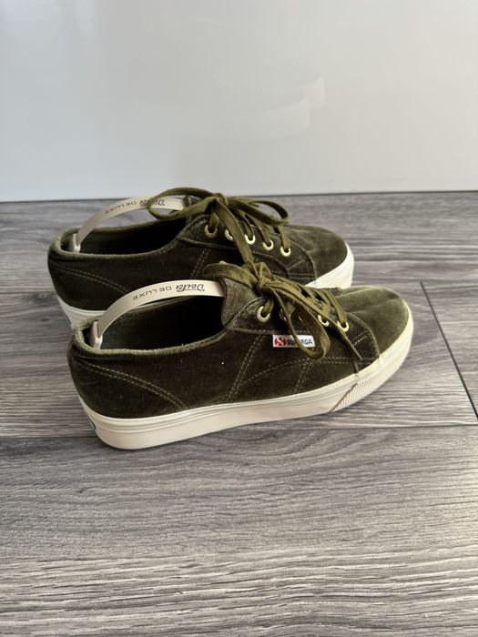 Welurowe trampki na platformie Superga 38