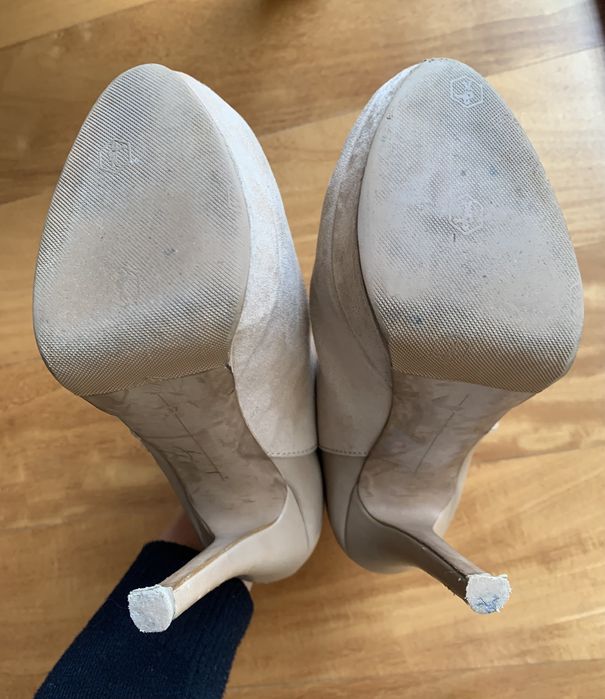 Botins bege da Stradivarius