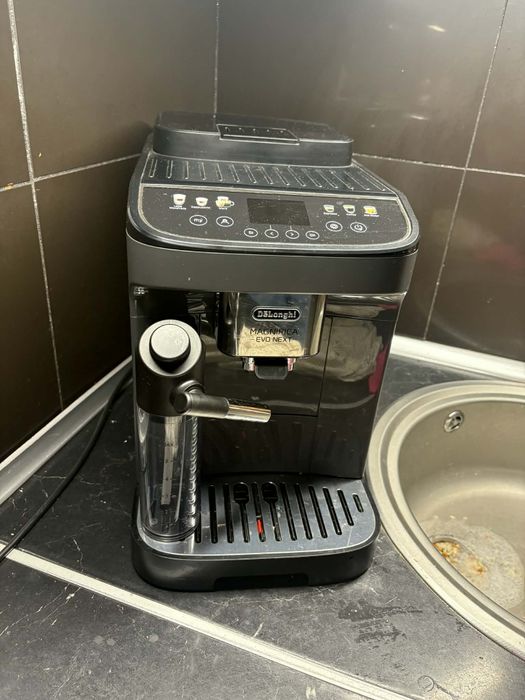 Sprzedam Ekspres ciśnieniowy DeLonghi ECAM 310.60.B