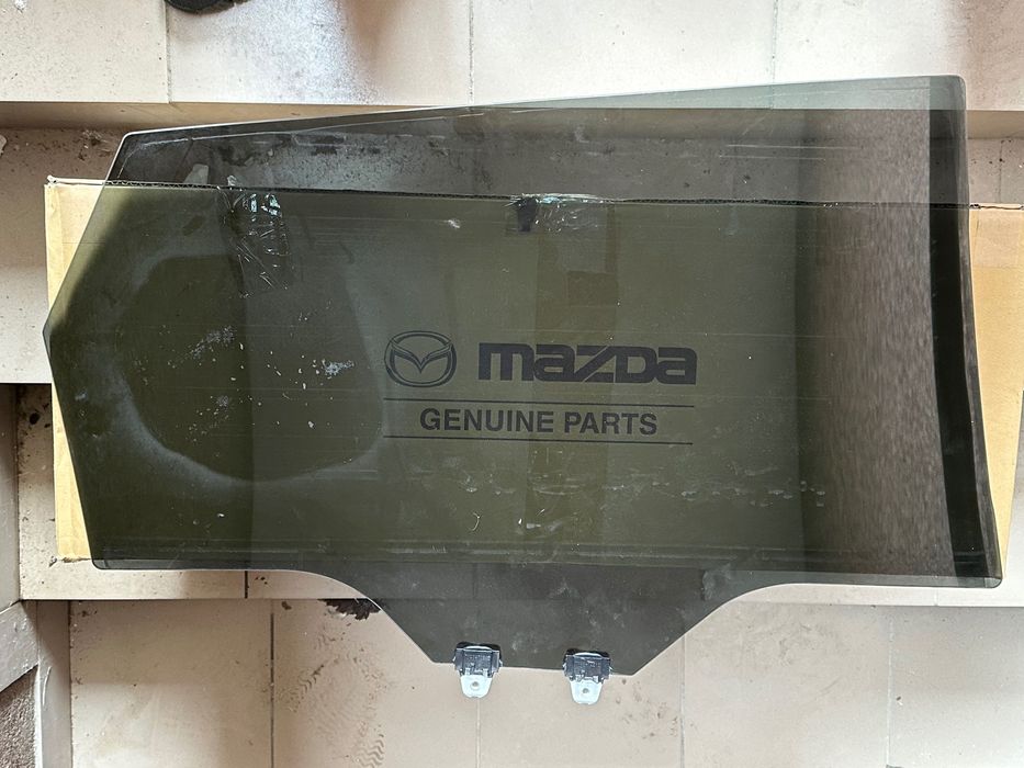 Заднє ліве скло Mazda CX-9 2020 року