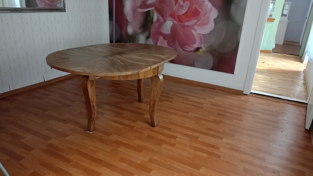 Stół bardzo ładny sprzedam