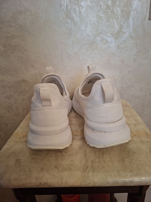 Жіночі кросівки adidas