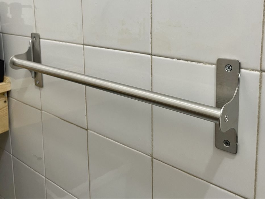 Conjunto 1 toalheiro + 2 ganchos + 1 porta rolos