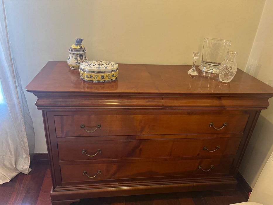 Comoda em cerejeira a 350€