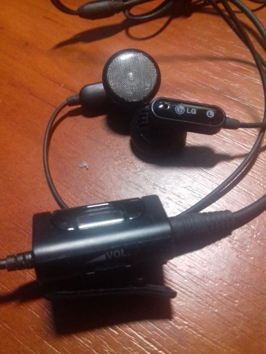 Навушники нові LG фурнітура