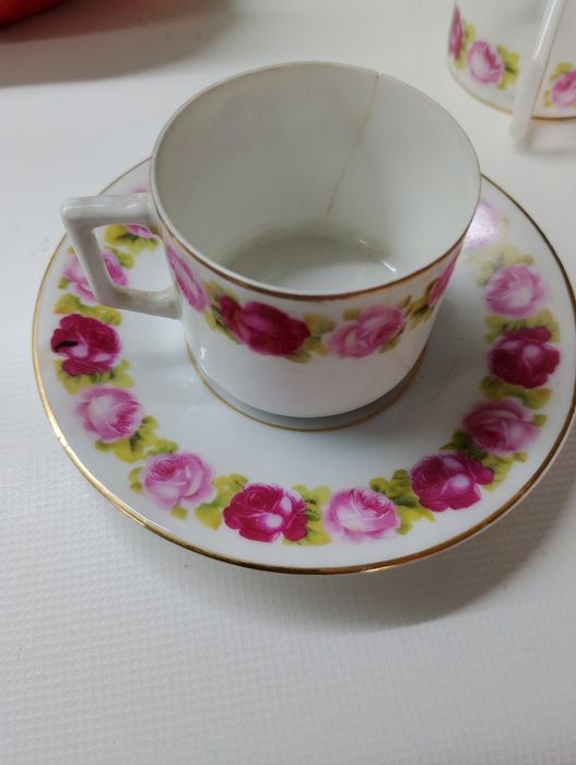 4 chávenas e 4 pratos de café