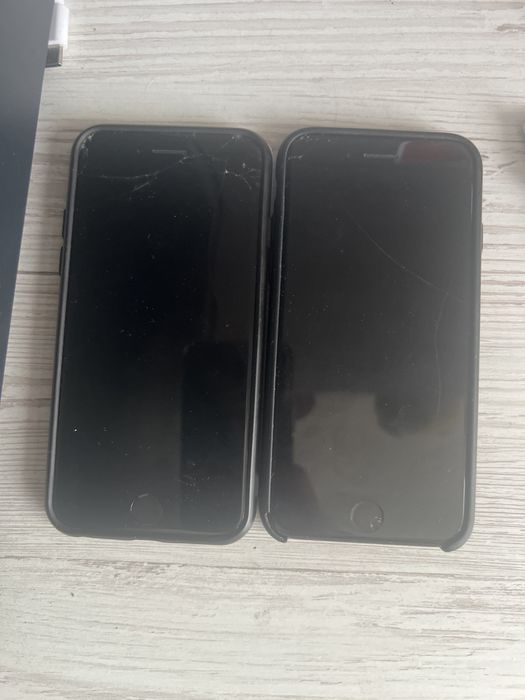 Лот 2 iPhone 7 на запчастини