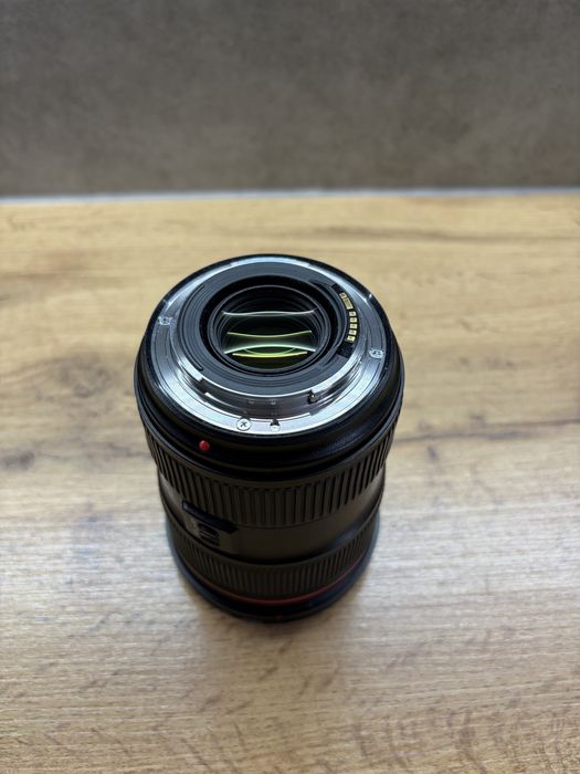 Canon EF 25-70 f2.8 || USM