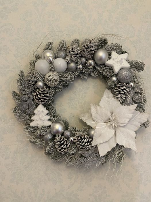 Большой 55 см хвойный венок на двери белый серебряный литой