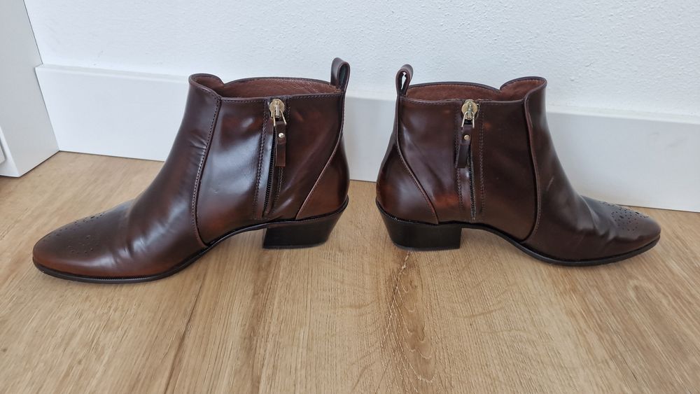 Botim bota salto antik perfurado Massimo Dutti