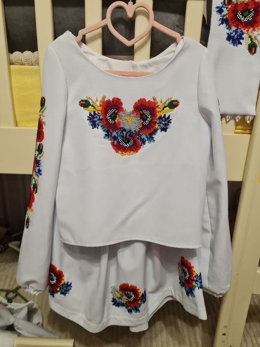 Продам вишитий костюм
