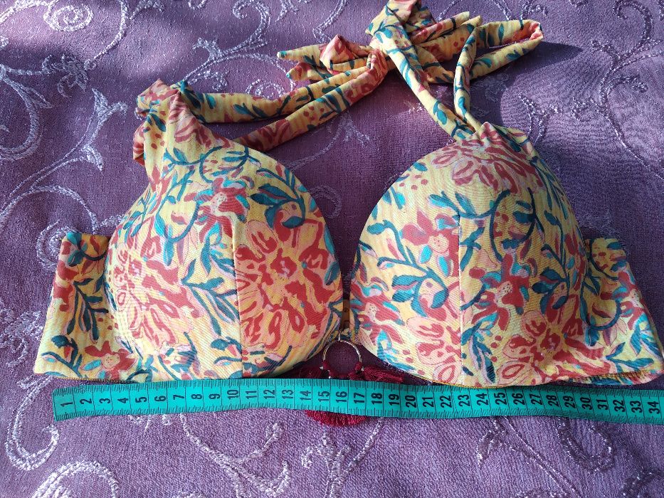 Красивый яркий купальник women secret верх 85 В евр , низ М
