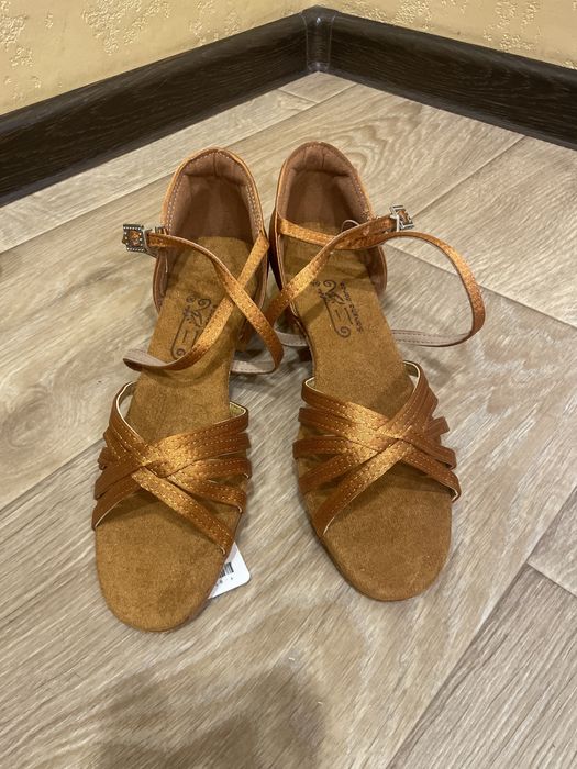 Туфлі бальні, блок каблук, 36р